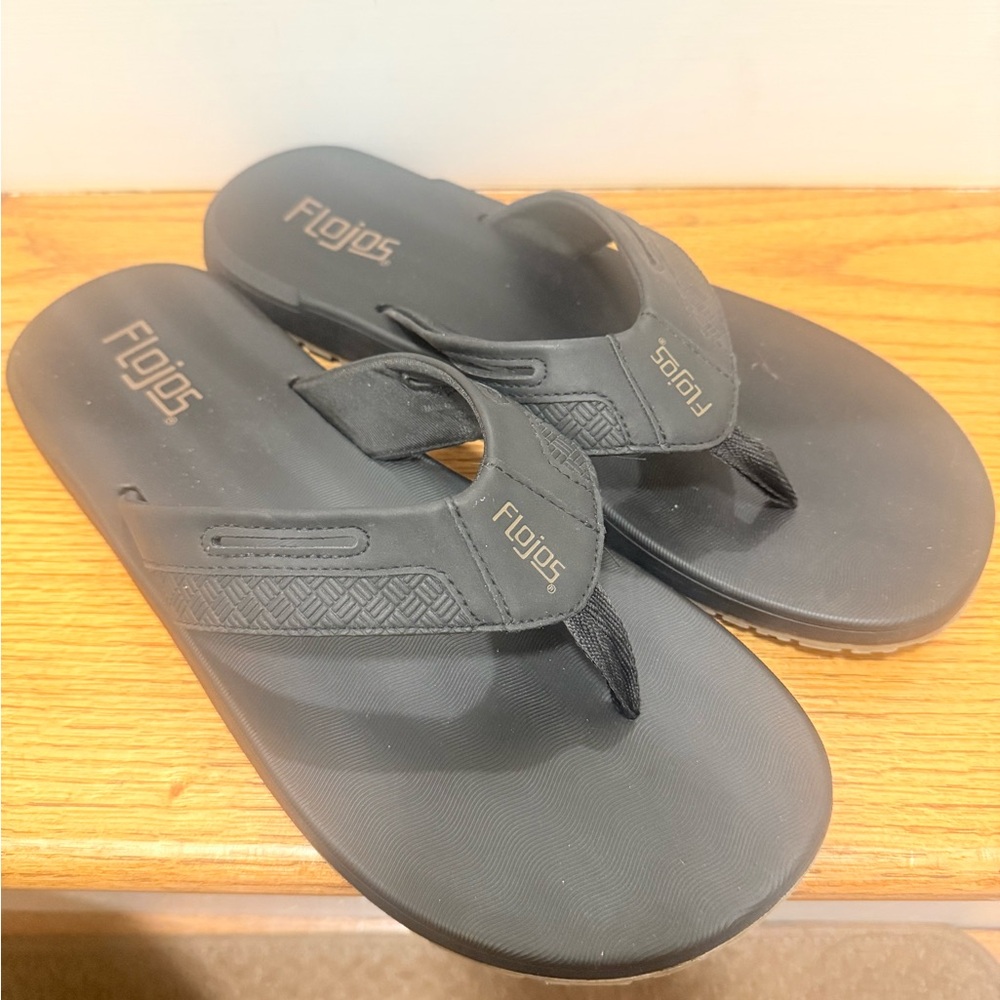 Flojos Classic Black Sandals/ used once / size 12 men’s